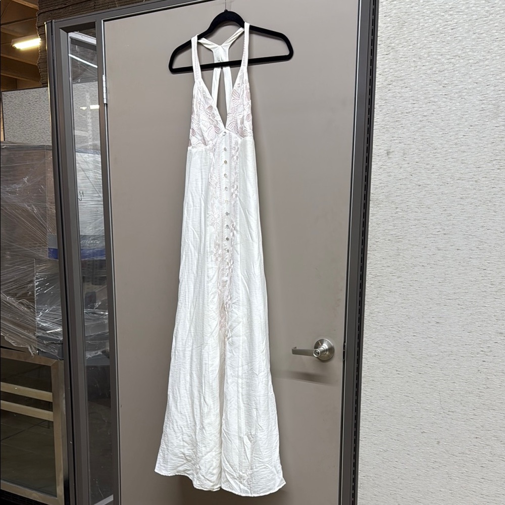 Lulu's White Sleeveless Halter Bridal Gown